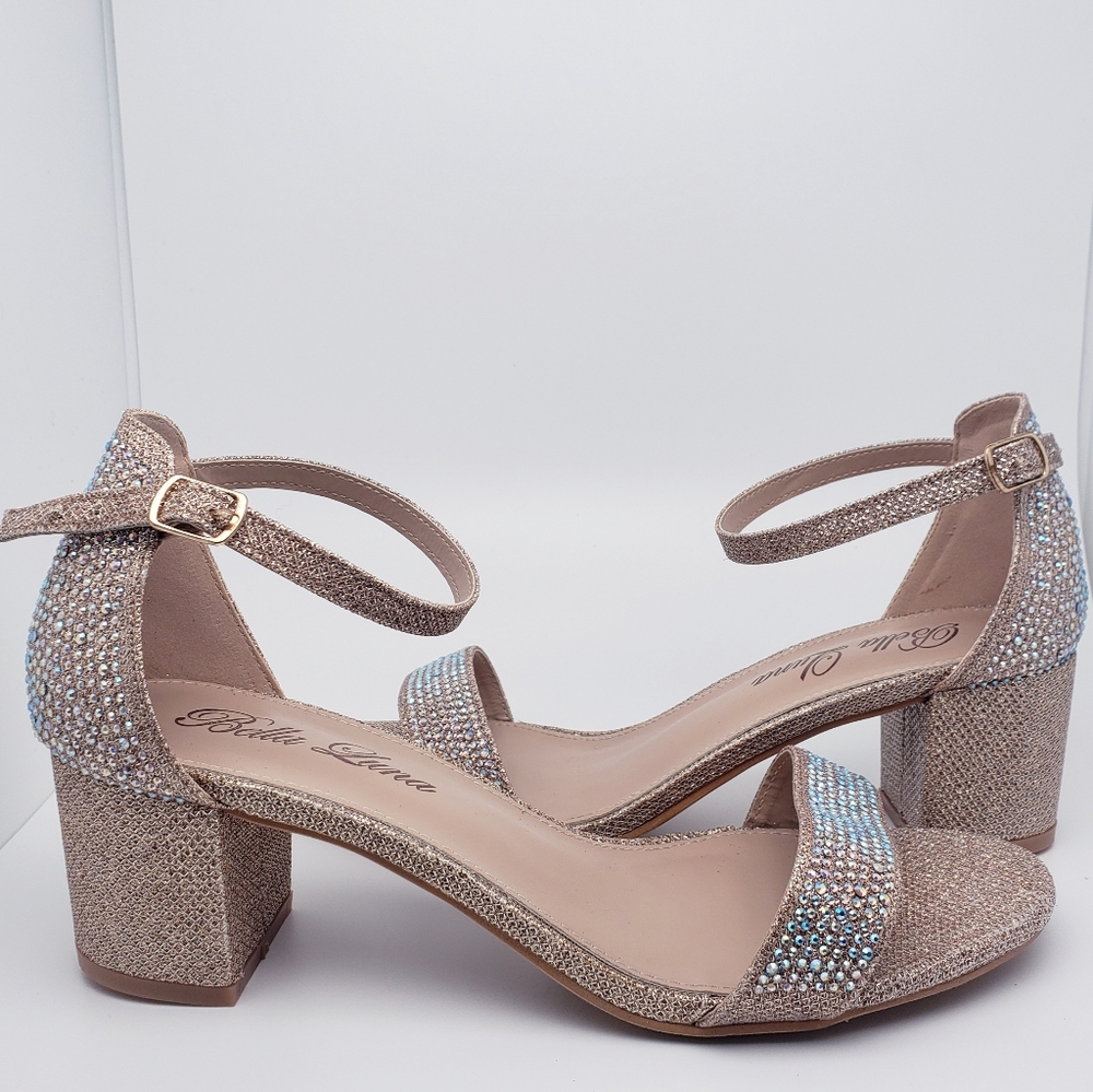 Beautiful Champagne color size 9